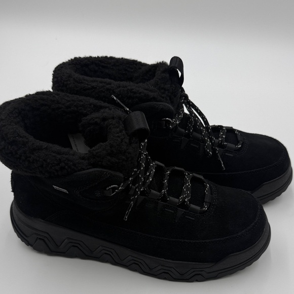 New-UGG-Terretrail Cozy Lace up Black Suede Fur-Lined Boots- Size 9 - Picture 2 of 11